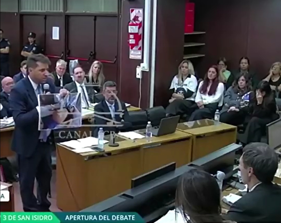 圖為之前庭審中，檢察官所舉照片